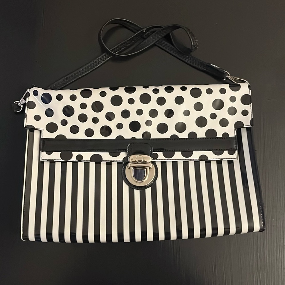 AFLA vinyl purse